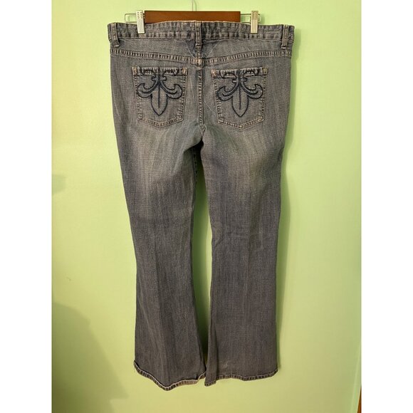 Rue21 Womens Bootcut Jeans Size 16 Medium Wash Embroidered Back Pockets Distress - Picture 2 of 9